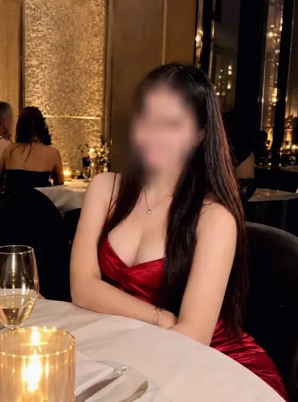 Claudia, 30