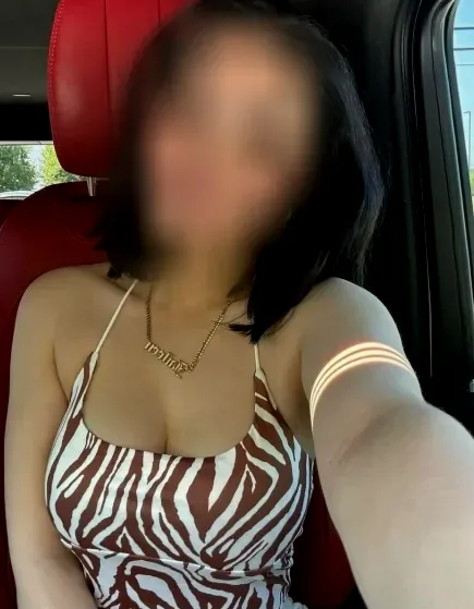 Nadine, 27