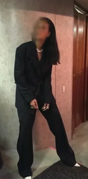 Nina, 23